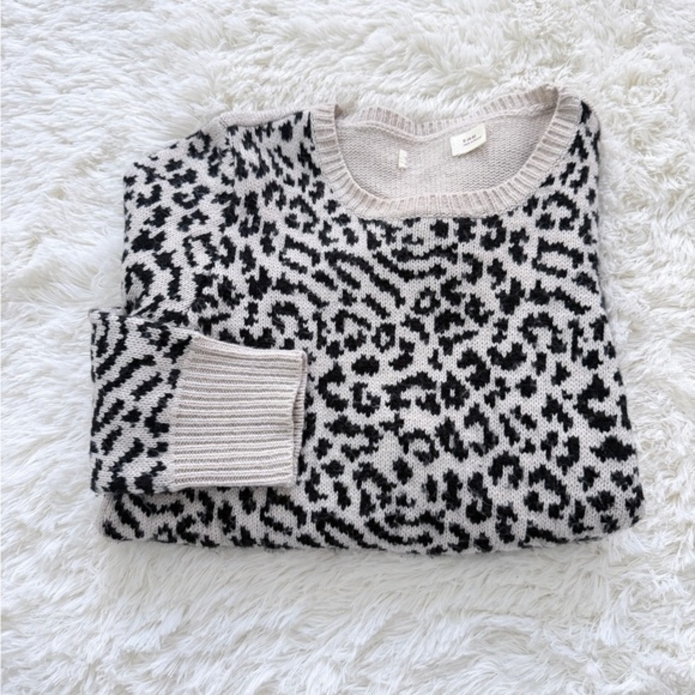 Chic Leopard Print Crew Neck Sweater